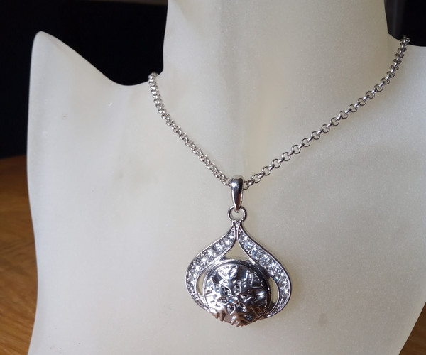 Silver Plated Noosa Heart Pendant Necklace with Snowflake Snap Button