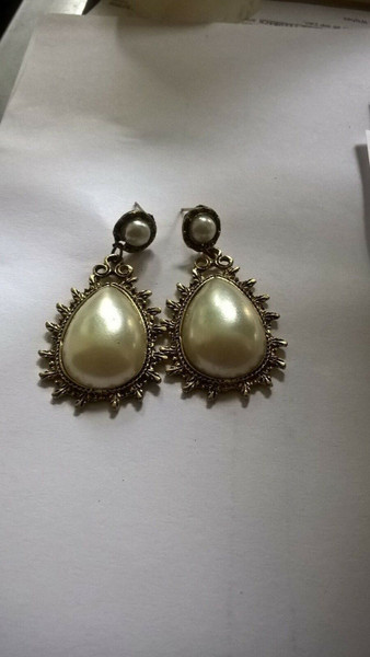 Ladies Vintage Carved Pear Colour Earrings Pair (JW2016) with gift box