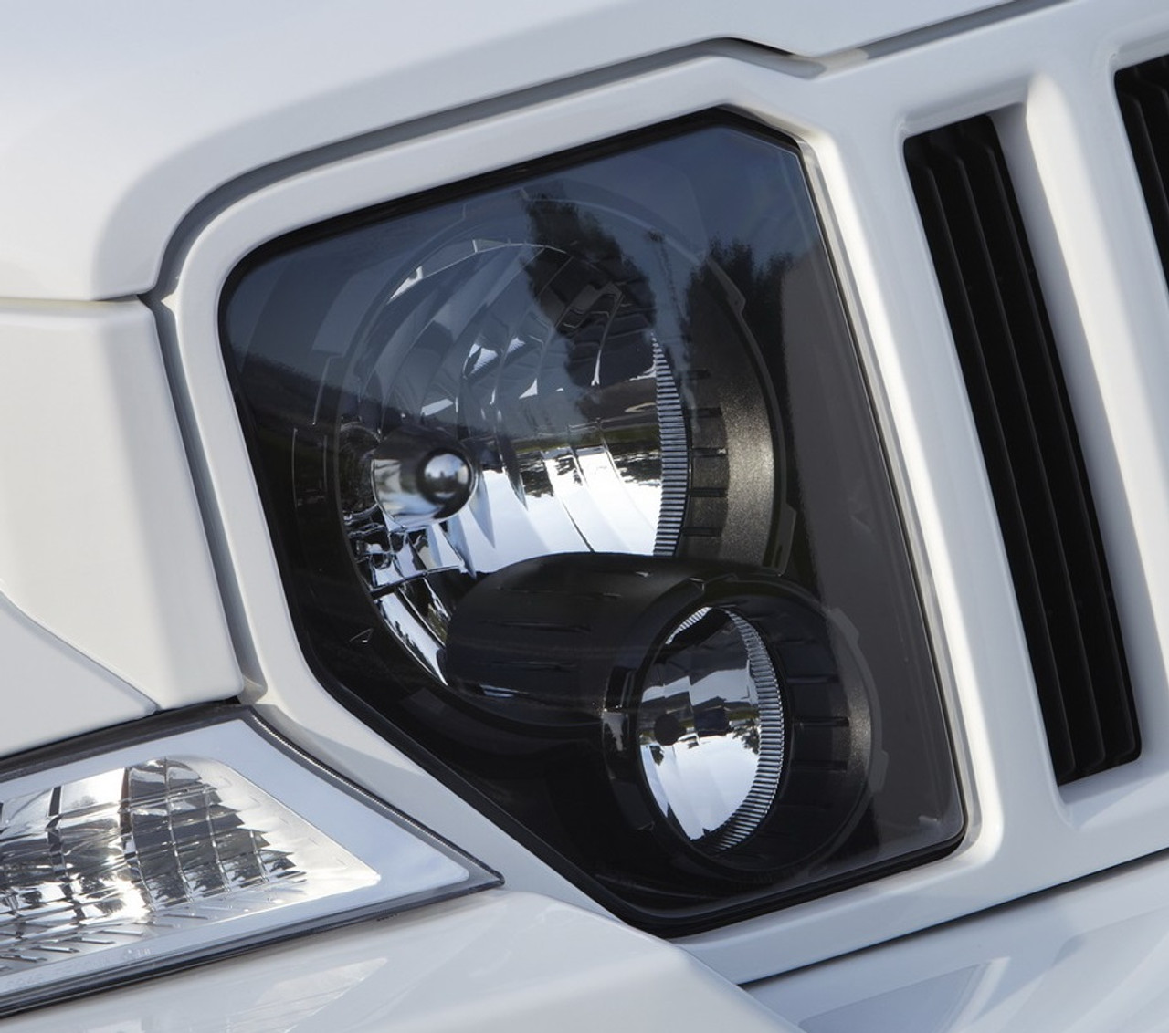 2008 jeep liberty black headlights