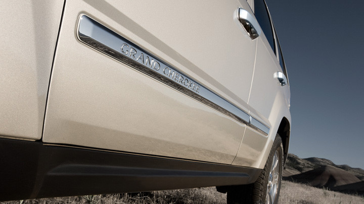 Mopar Chrome Side Moldings for 20052010 Grand Cherokee WK