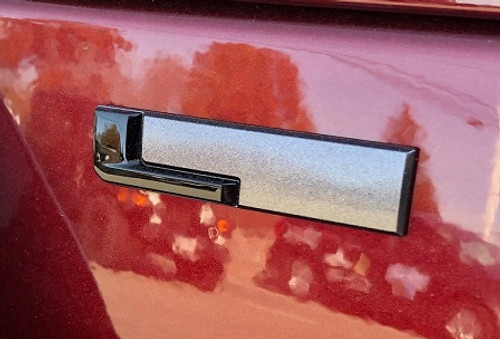 Gloss Black "L" Liftgate Badge from the 2021-2023 Grand Cherokee L