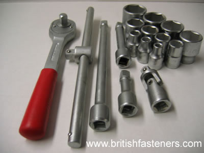RATCHET AND SOCKET SET - 17 PC - (4001)