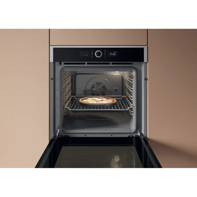 HOI4S8PM0XUK_SS - Oven in kitchen shot