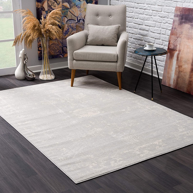 Homeroots 4' X 6' Modern Gray Distressed Area Rug 390295
