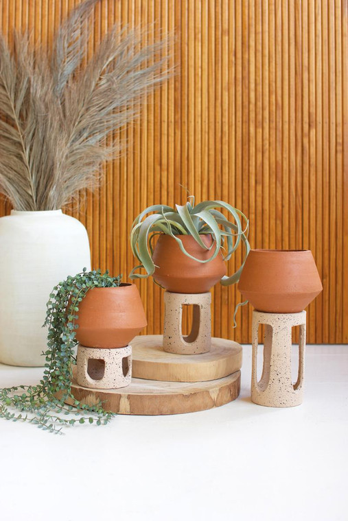 Set Of Three Natural Clay Pots On Speckled Cylinder Bases H4157 By Kalalou