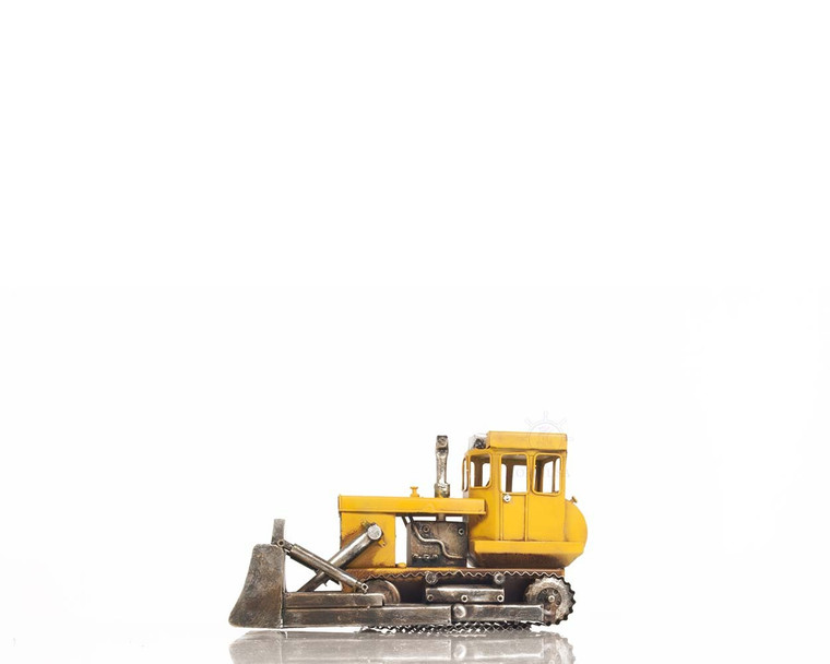 Homeroots Chevrolet Tow Truck Sculpture 401177