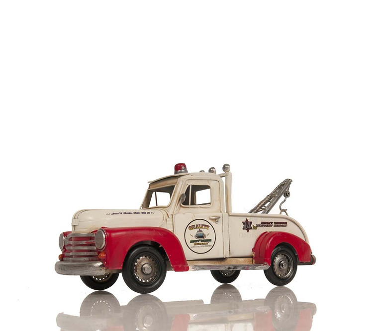 Homeroots Chevrolet Tow Truck Sculpture 401180