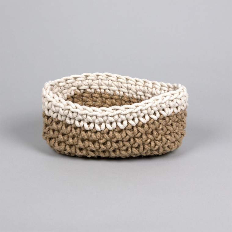 Homeroots White And Beige Crochet Planter 396551
