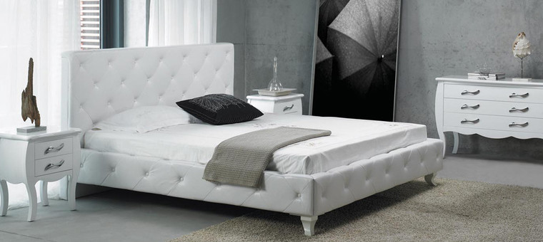 VIG Furniture VGKCMONTEWHT Monte Carlo Modern White Leatherette Transitional Platform Bed With Crystals