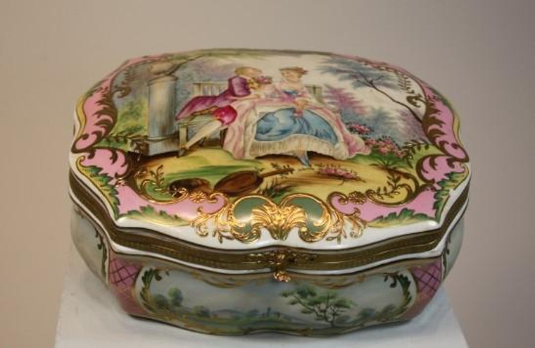5621 Vintage Porcelain Box Pink With Victorian Setting