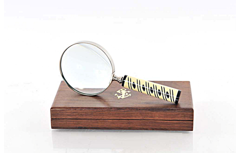 Homeroots 4" X 9" X 1" Magnifier In Wood Box 364336