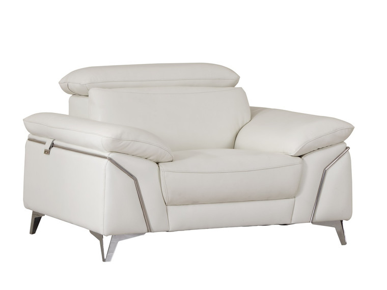 Homeroots 31" Fashionable White Leather Chair 329686
