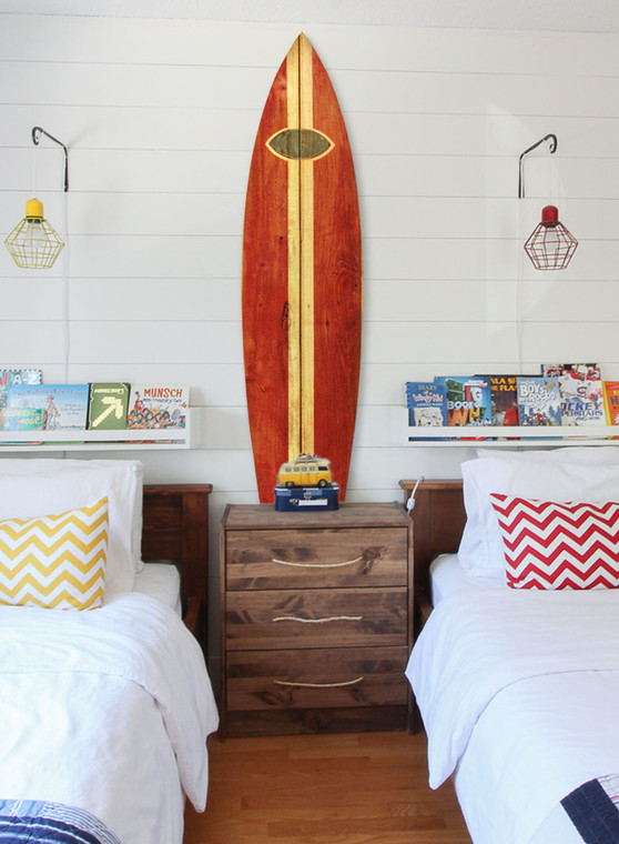 Homeroots Vintage Look Red Surfboard Wall Art 370396