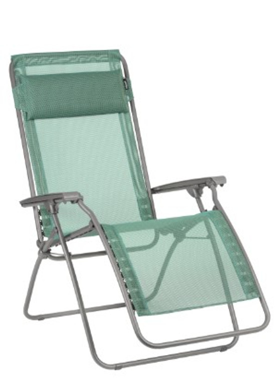Homeroots 26.8" X 64.2" X 44.9" Chlorophyll Powder Coated Multi-Position Folding Recliner 373474