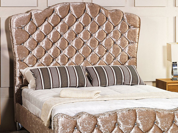 Experience elegance with the Esupasaver Victoria upholstered bed frame, designed with a stylish curved headboard and a matching footboard for a cohesive look. Experience elegance with the Esupasaver Victoria upholstered bed frame, designed with a stylish curved headboard and a matching footboard for a cohesive look.