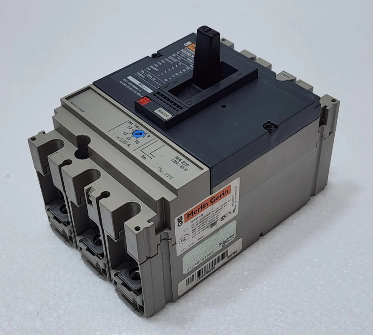 Merlin Gerin 31403 + MA220