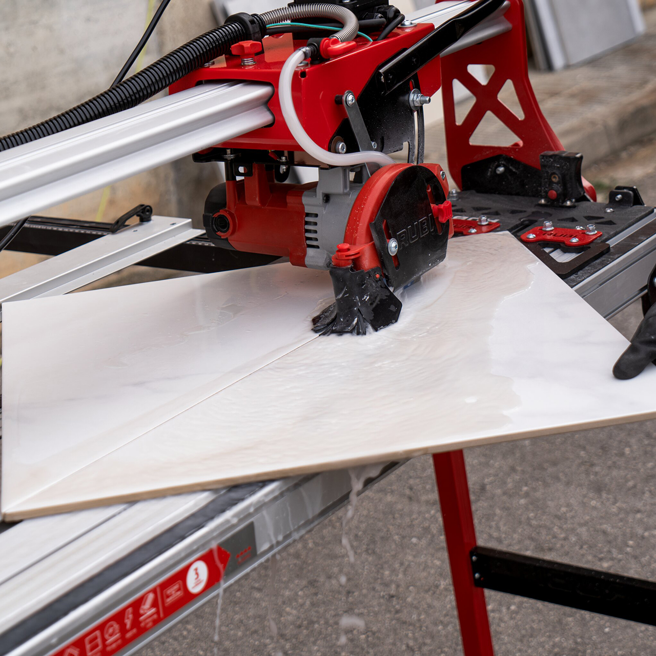 Rubi DL-125 Wet Cut Bridge Saw 1800w - 124cm - Inc 230v Cable - 56924