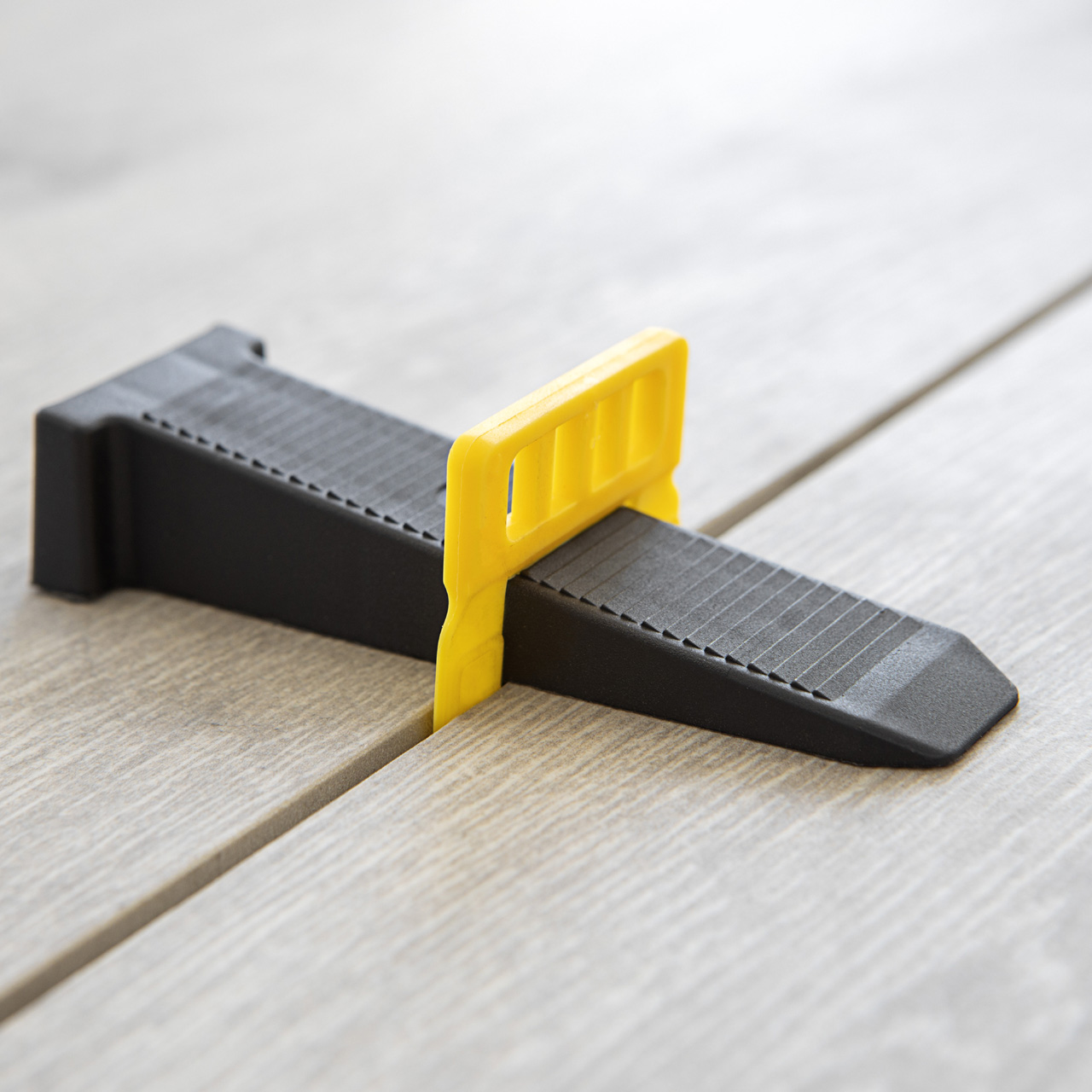 Doga Tile Levelling System Clip and Wedge