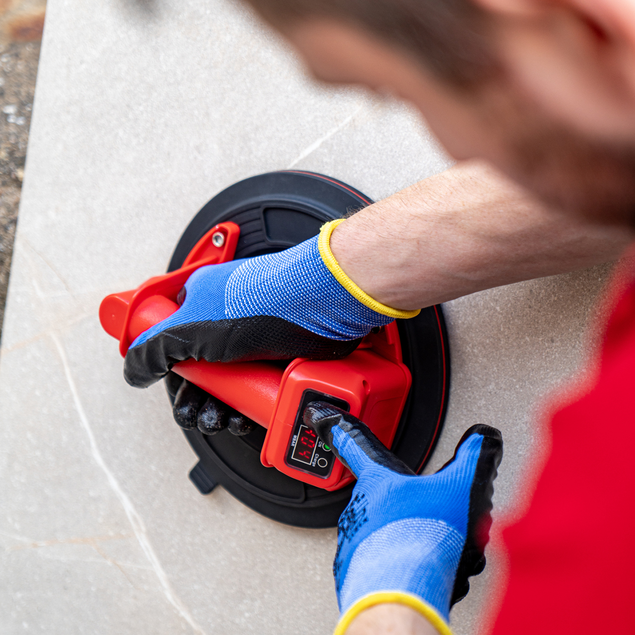 Rubi Octo-USB Energy Vacuum Suction Cup - Battery Suction Sup - Up to 140kg - 66967 - In Use 2