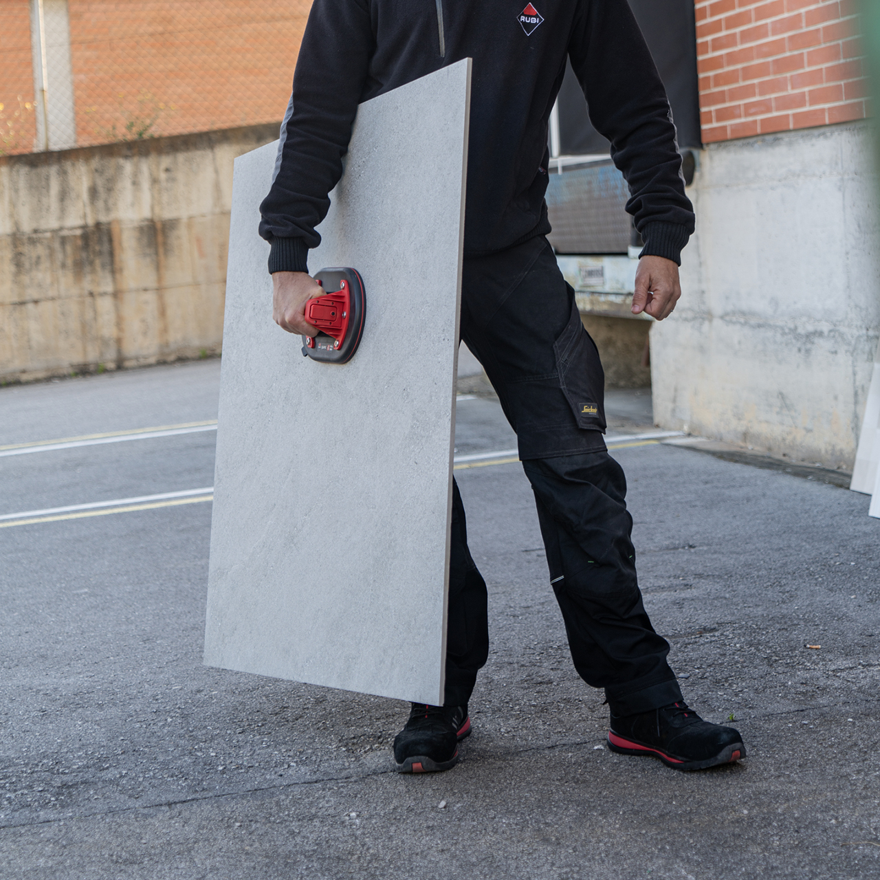 Rubi Ellip SC Vacuum Suction Cup - Manual Use up to 140kg - 67900 - In use