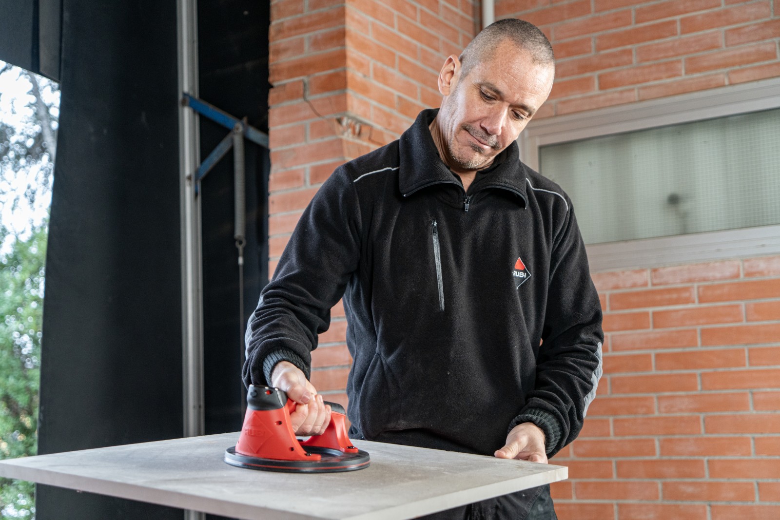 Rubi Octo Kong USB Suction Cup - 66978 - IN Use - Front