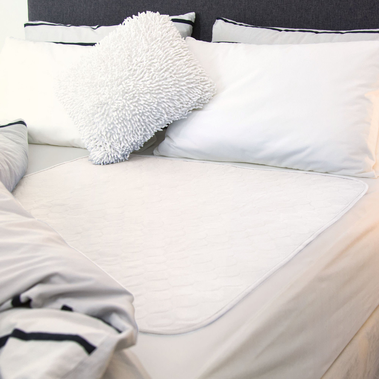 Bed Pad with Tuck-Ins (White)