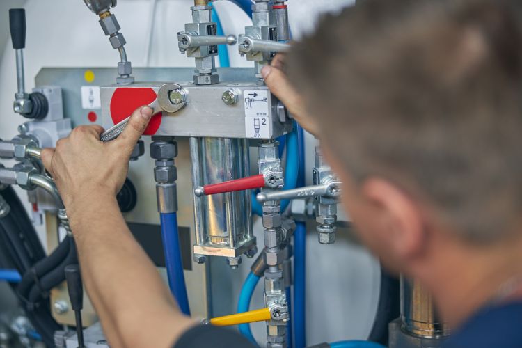 Common Liquid Filling Machine Problems & Solutions