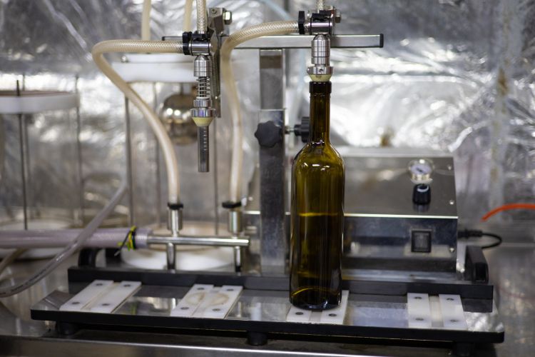 Gravity Filling Machine Principles: How Does a Gravity Filler Work?