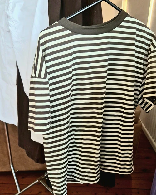 ZOI STRIPE TEE- COFFEE/BEIGE STRIPE