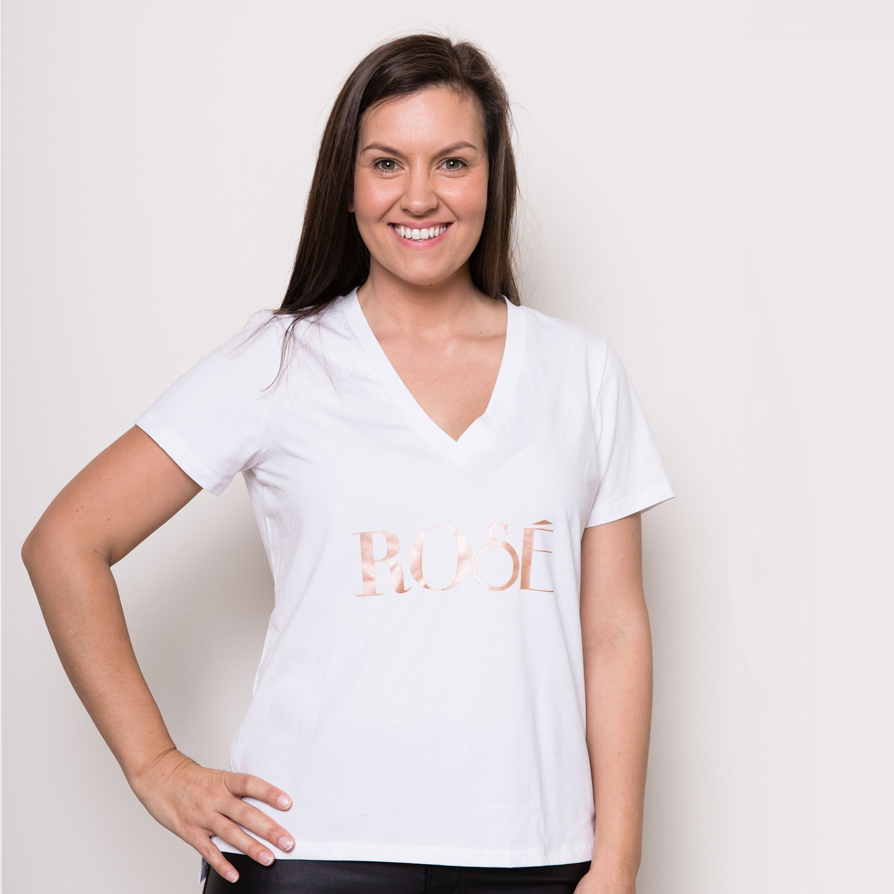 GRAPHIC TEE |ROSE V NECK GRAPHIC TEE 