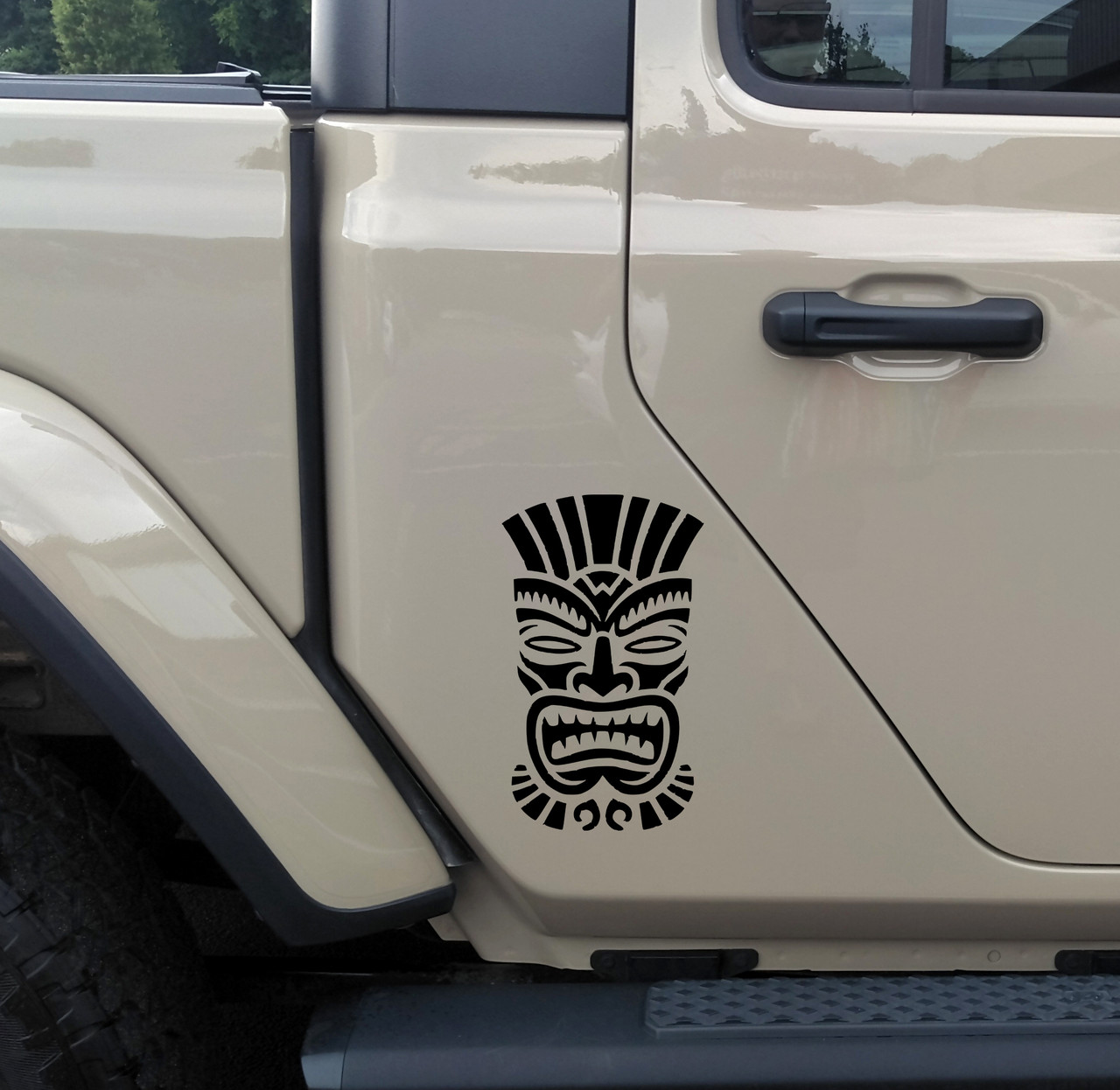 tiki head vinyl decal featuring a bold polynesian tribal mask inspired by hawaiian tiki culture tropical island decor beach houses and vintage tiki bars