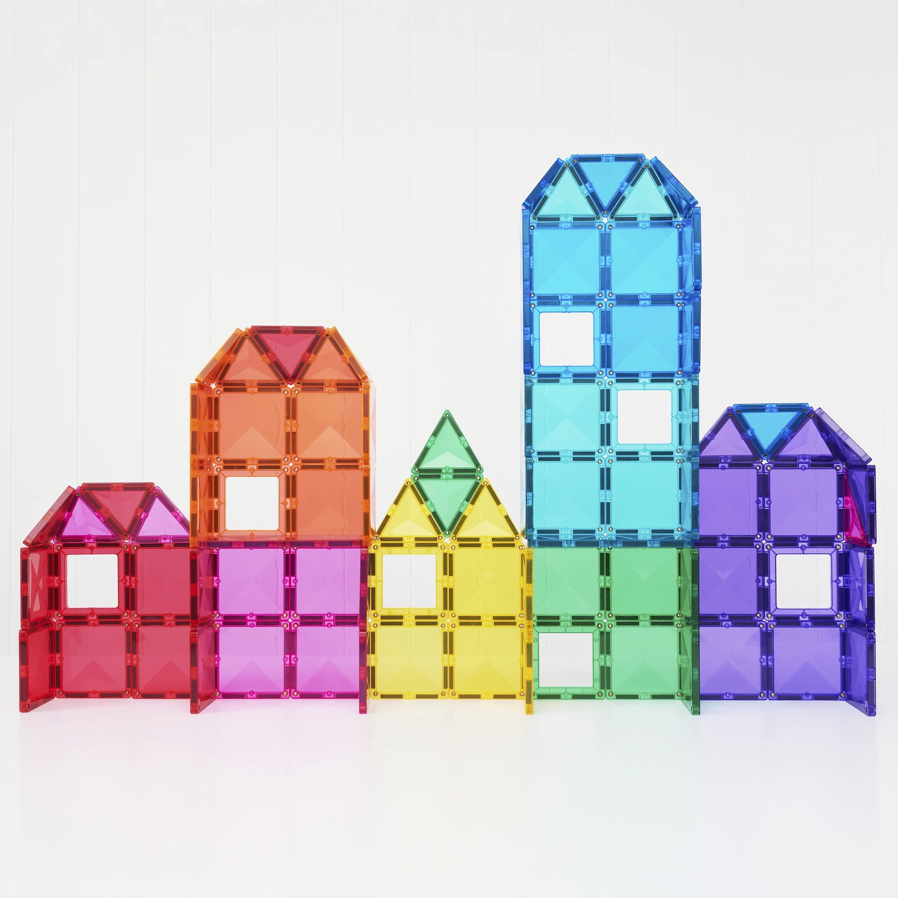 Řada barevných domků z magnetické stavebnice CONNETIX Bright Creative Pack 104 ks