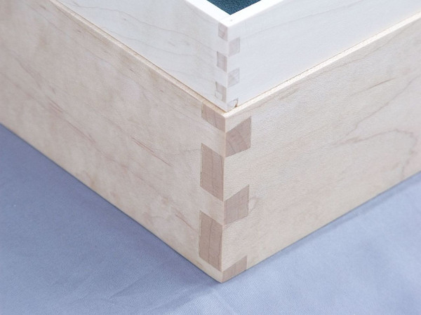 Close up of a solid maple keepsake box and the removable tray highlighting the mitered corners.