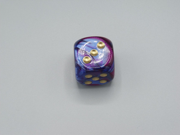 One 30mm Gemini Blue-Purple die with gold pips.