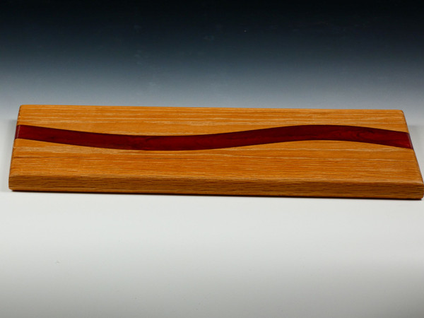 A side view of the serving board showing the thickness.