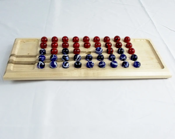 Maple Fanarona game with red and blue marbles.