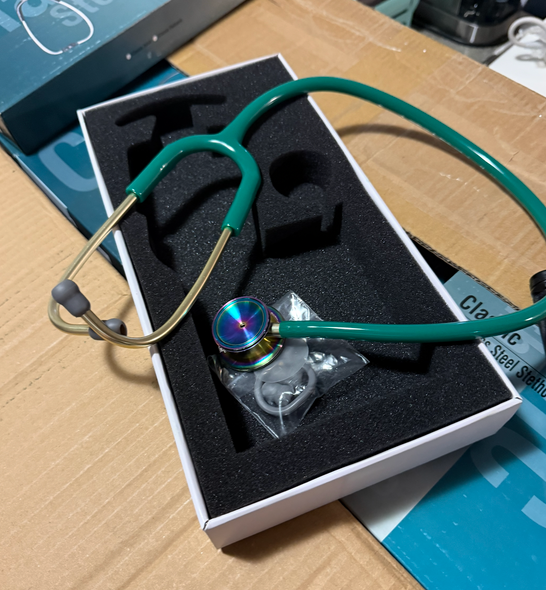 3M Littmann Classic III Stethoscope – Iridescent Rainbow Chestpiece, Green Tubing – Authentic FDA‑Cleared Diagnostic Stethoscope for Doctors, Nurses & Clinics