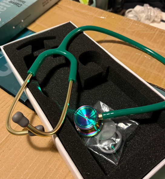3M Littmann Classic III Stethoscope – Iridescent Rainbow Chestpiece, Green Tubing – Authentic FDA‑Cleared Diagnostic Stethoscope for Doctors, Nurses & Clinics