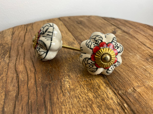 Ceramic knob with brass details -2