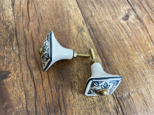 Ceramic knob with brass details -3