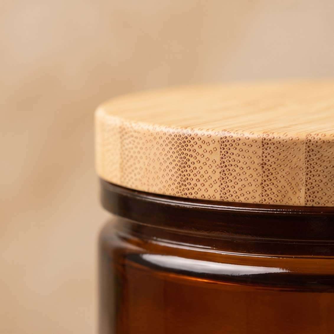 Neo 10 Natural Bamboo Lid close-up showing unique bamboo grain texture, edge grain detail, and 20mm elevated profile — SCB10210