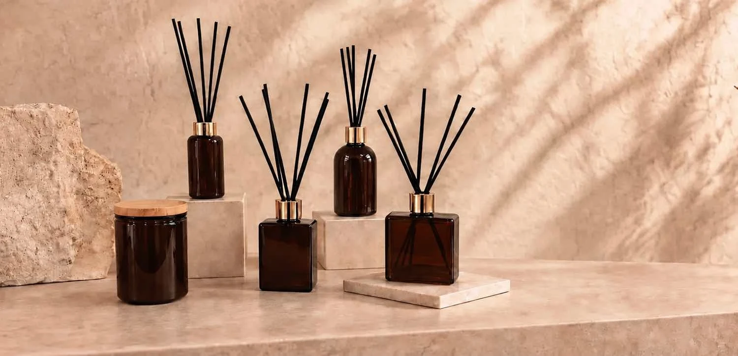 Amber glass reed diffuser bottles with reeds