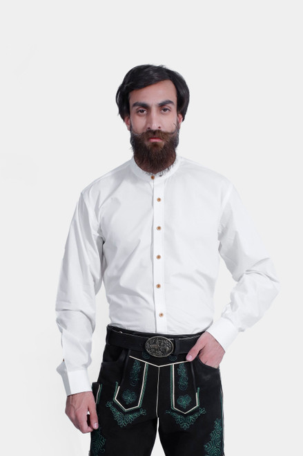 man wearing pure white shite with oktoberfest lederhosen. trachtenhemd weiß mit stehkragen , trachtenhemd mit stehkragen weiß