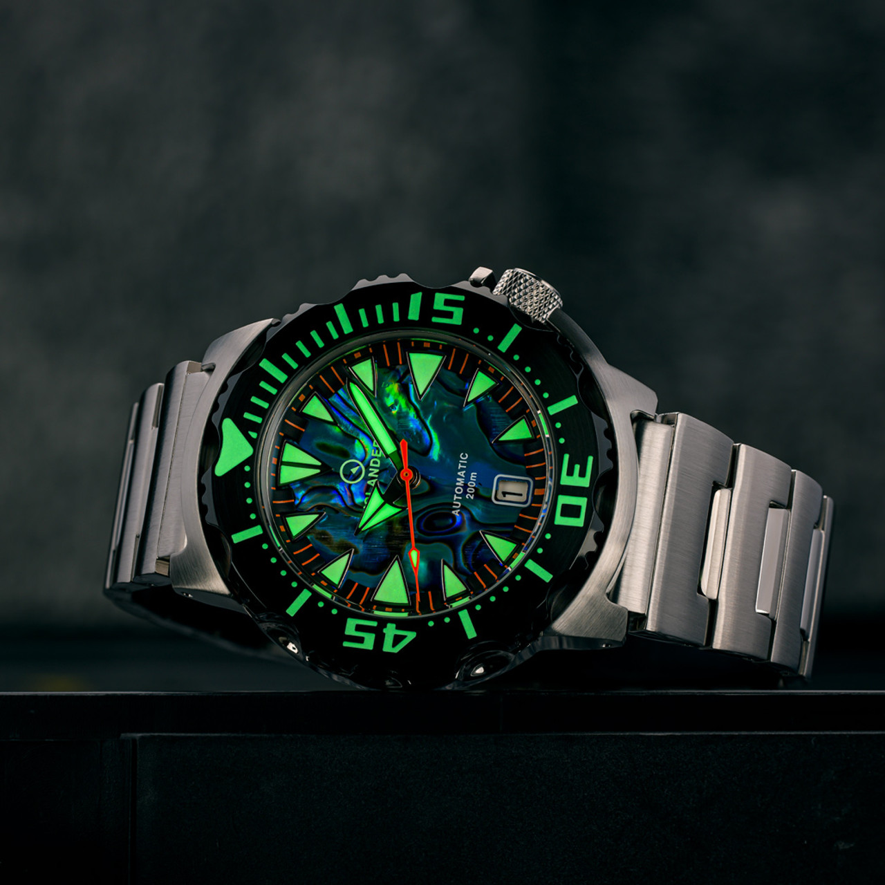 アバロン (abalone) p706p5g Islander Abalone Dial Automatic Dive Watch with DLC Bezel