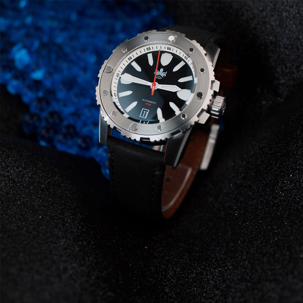 Phoibos Great Wall Limited Edition Automatic Dive Watch with Black