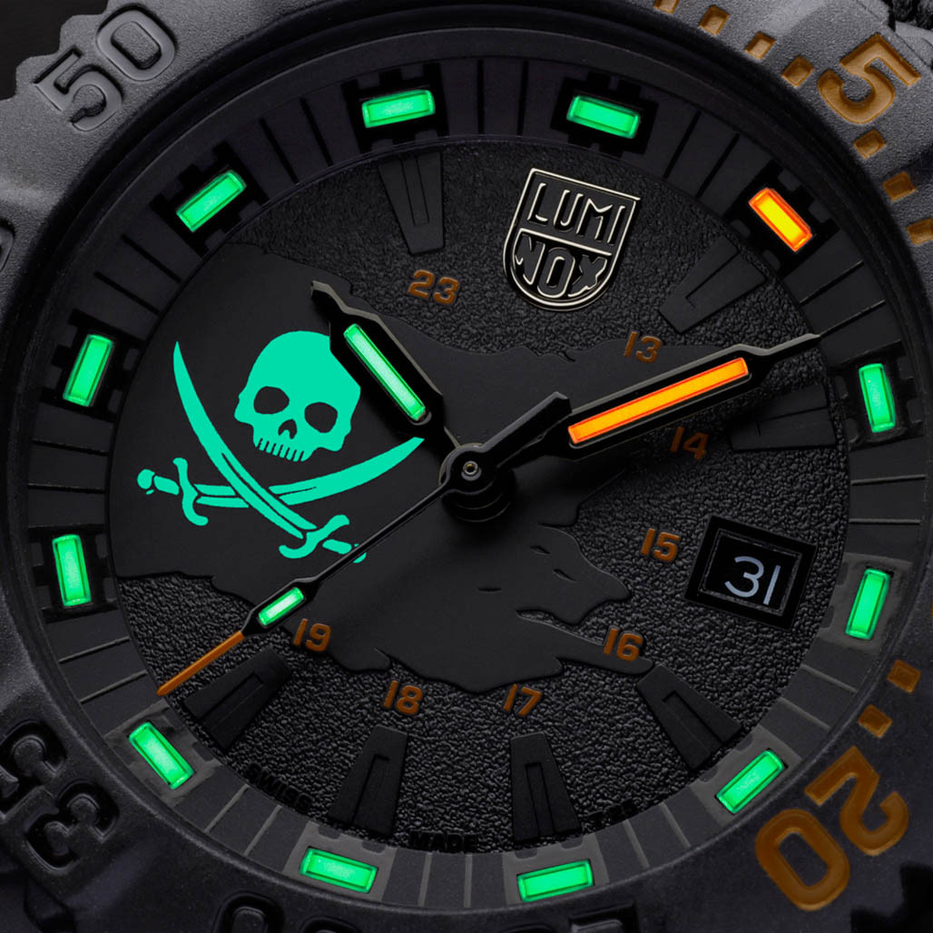 時計 Luminox 3051.BO JOLLY ROGER Luminox 3051 BO Men's Black Strap Watch - Blackout EVO Navy Seal