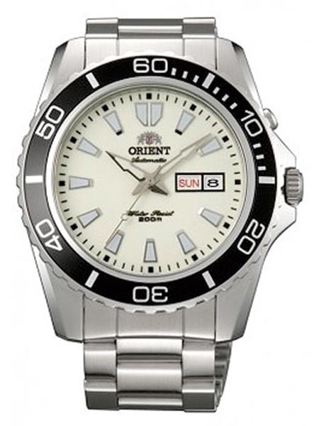 Orient Luminous Dial Mako XL Automatic Dive Watch on a Bracelet