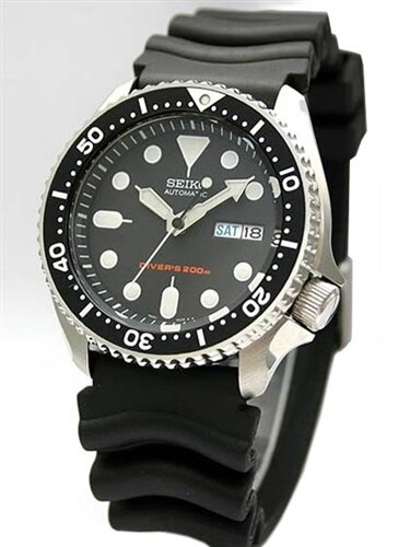 Seiko Automatic Dive Watch with Offset Crown and Rubber Dive Strap
