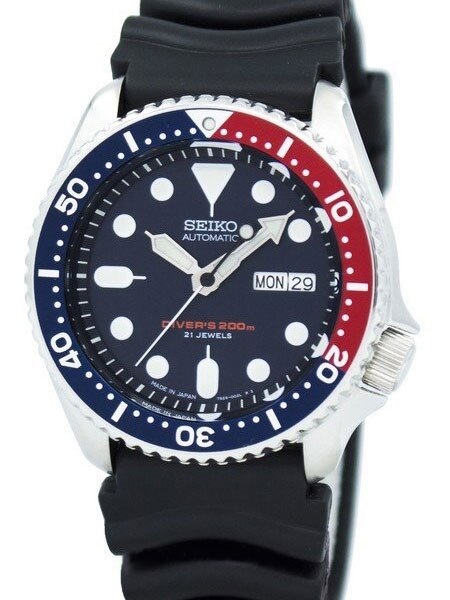 SEIKO SKX009J 自動巻きダイバーズウォッチ Seiko Automatic Dive Watch with Offset Crown and Rubber Dive Strap