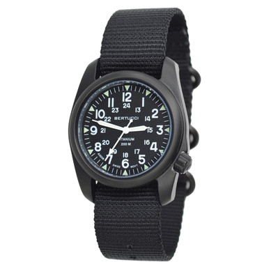 c*r様 今だけ！！！BERTUCCI A-2T Vintage 腕時計 Ban Bertucci A-2T Vintage Black Titanium Watch with Black Nylon Strap